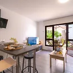 Ineika- Modern With Pool View Terrace Apartmán *