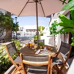 Apartmán Ineika- Modern With Pool View Terrace