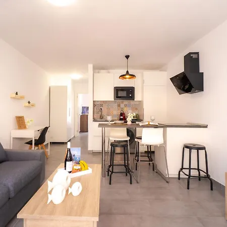 Ineika- Modern With Pool View Terrace *